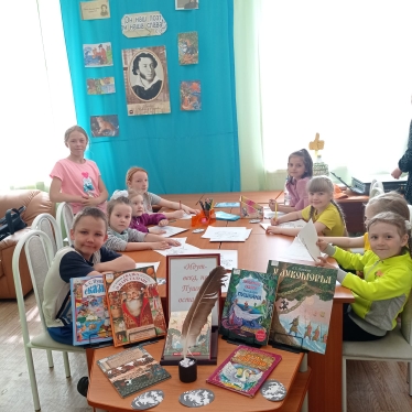Он-наш поэт, он наша слава…