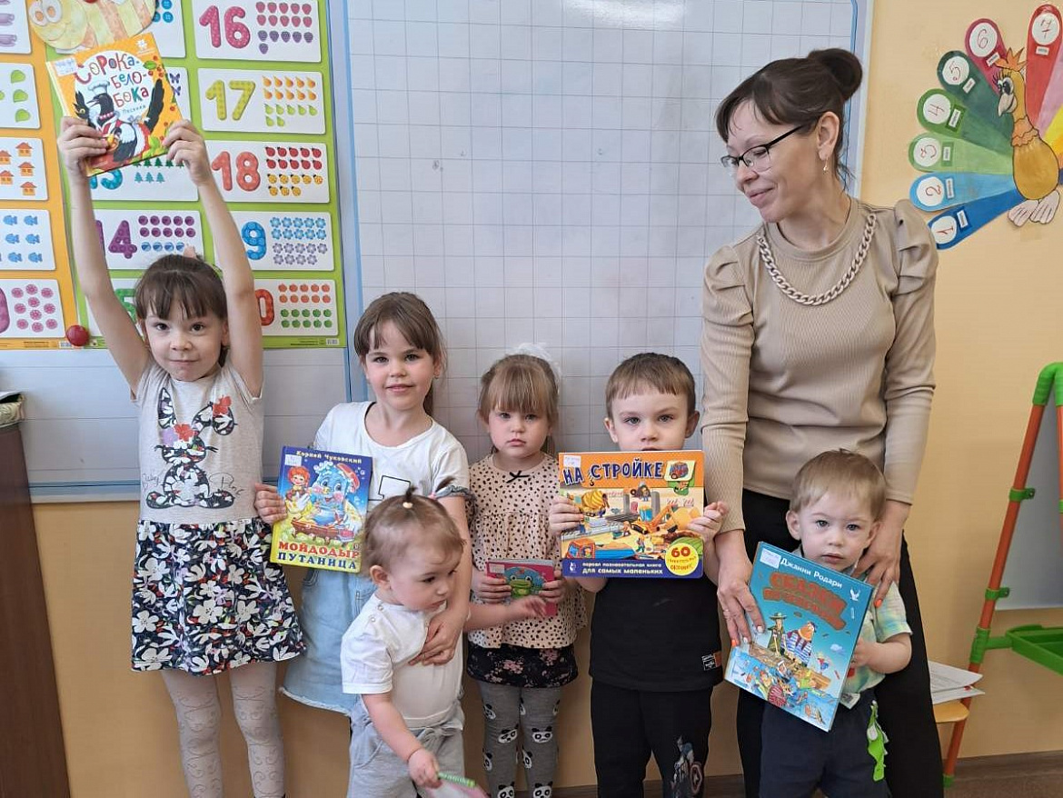 Подрастаю с книжкой я
