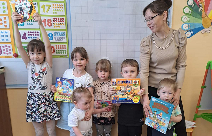 Подрастаю с книжкой я