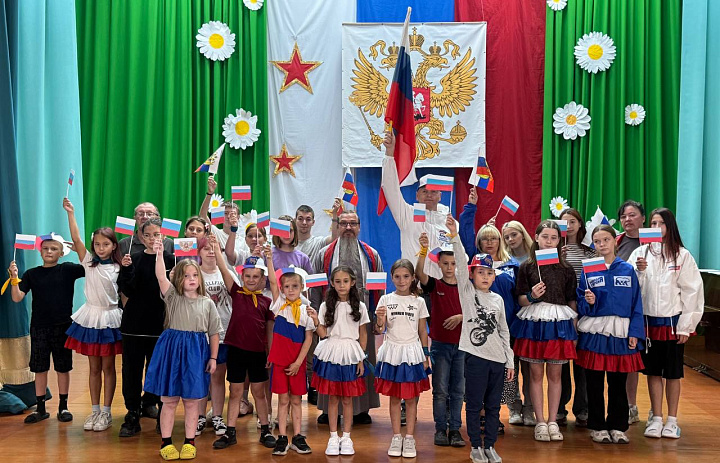 Три цвета праздника